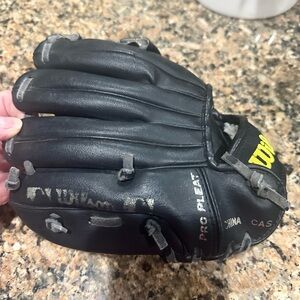 Wilson Pro Youth T-ball Black Baseball Glove